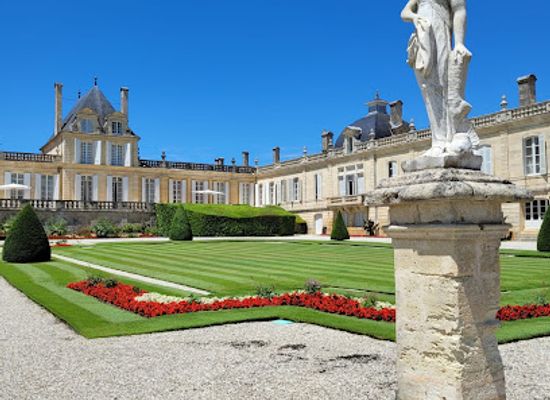 france/bordeaux-wine-region/landmark/bordeaux-with-elodie-wine-tours