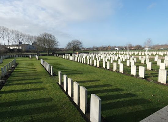 belgium/ypres/landmark/white-house-cemetery-st-jean-les-ypres