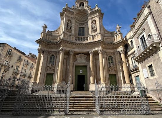 italy/catania/landmark/basilica-della-collegiata
