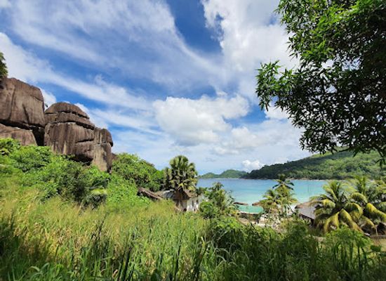 seychelles/praslin/landmark/ros-sodyer-rock-pool