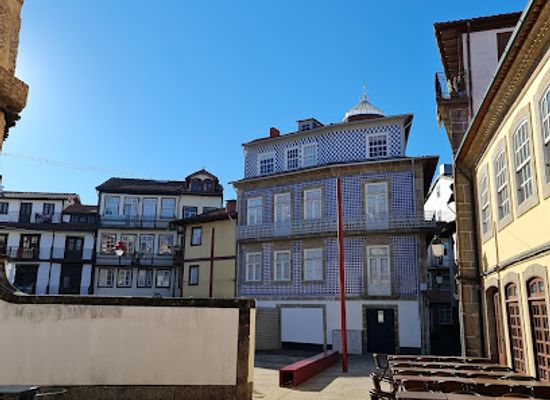 portugal/guimaraes/landmark/largo-de-donaes