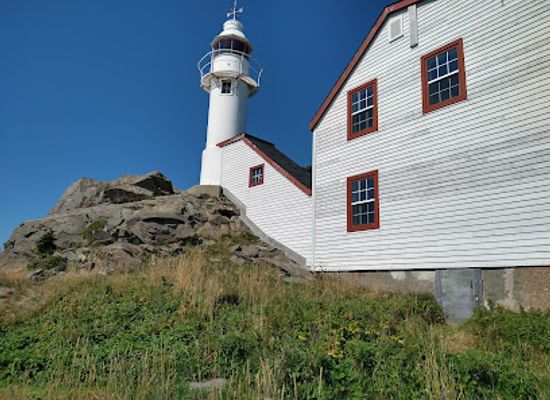 canada/avalon-peninsula/landmark/lobster-cove-head-lighthouse