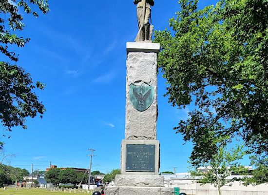 virginia/hampton-roads/landmark/west-point-monument