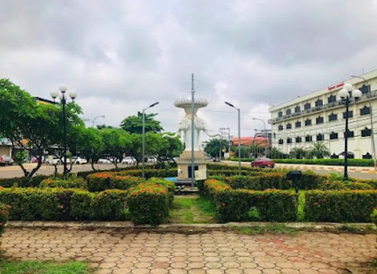 laos/vientiane/landmark/three-head-elephant-statue