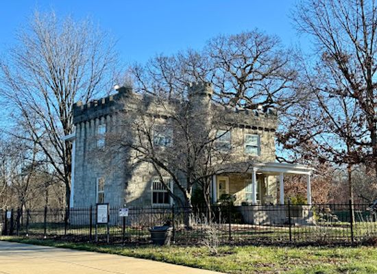 illinois/corn-belt/landmark/lincoln-tomb-custodian-s-residence