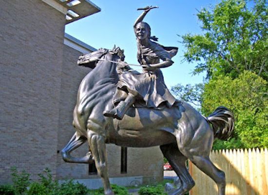 connecticut/danbury/landmark/sybil-ludington-statue