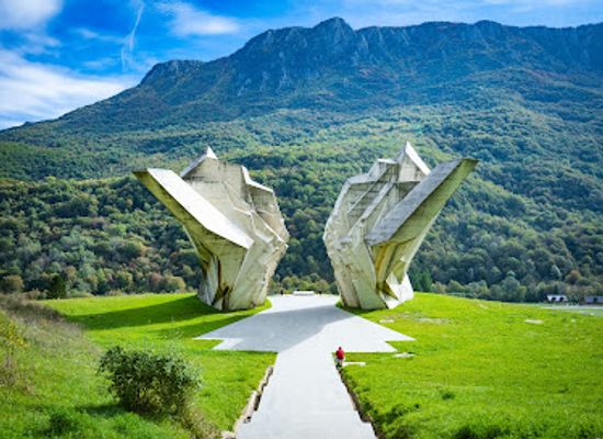 bosnia-and-herzegovina/sutjeska-national-park/landmark/tjentiste-spomenik