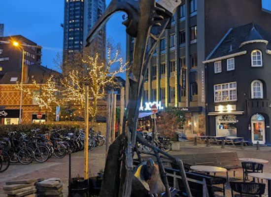 netherlands/eindhoven/landmark/caged-freedom-memorial-freiheitsdenkmal-im-kafig-wilhelminaplein