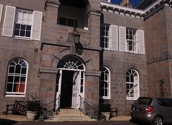 guernsey/castel/landmark/saumarez-park
