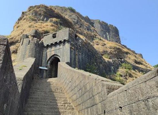 india/konkan-coast/landmark/lohagad-fort