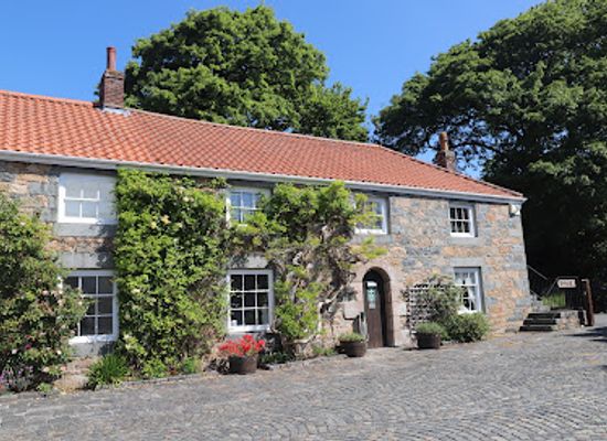 guernsey/st-saviour/landmark/national-trust-of-guernsey-folk-and-costume-museum