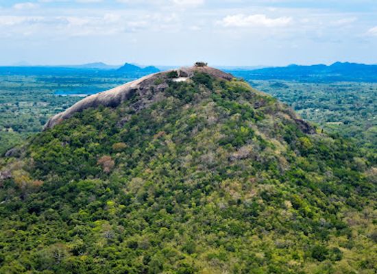 sri-lanka/wet-zone/landmark/pidurangala-rock