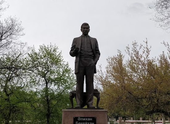 kazakhstan/semey/landmark/alikhan-bukeikhanov-monument