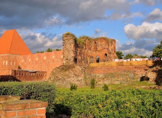 poland/pomerania/landmark/teutonic-castle-ruins