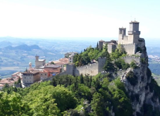 san-marino/fiorentino/landmark/galleria-montale-san-marino-train