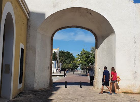 mexico/campeche/landmark/malecon-de-campeche