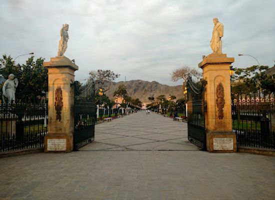 peru/callao/landmark/alameda-de-los-descalzos