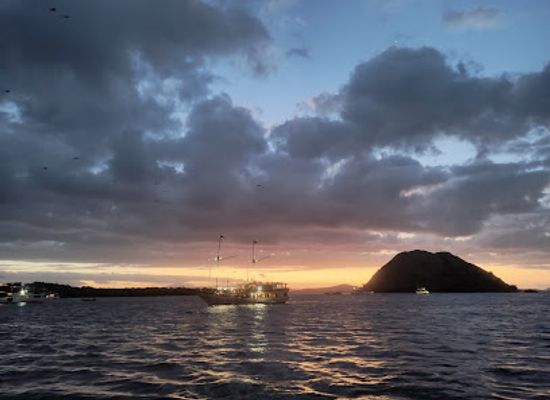 indonesia/labuan-bajo/landmark/pulau-kalong