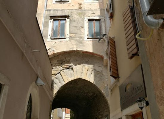 slovenia/piran/landmark/poljska-vrata