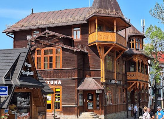 poland/zakopane/landmark/swiecacy-napis-zakopane