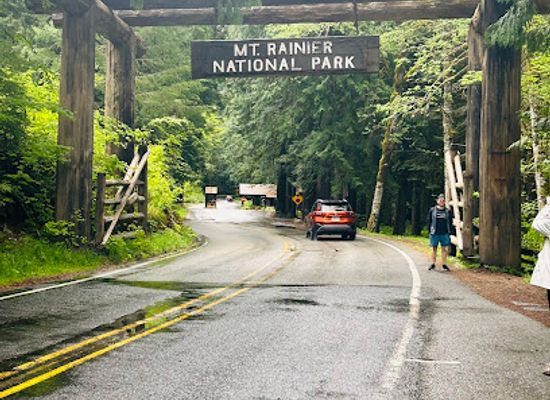 washington/mount-rainier-national-park/landmark/mt-rainier-national-park-sign