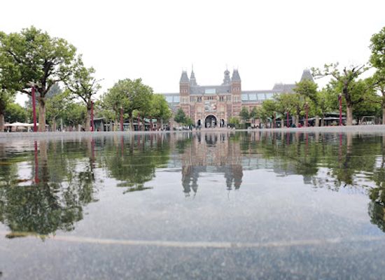 netherlands/amsterdam/museumplein/landmark/moco-museum