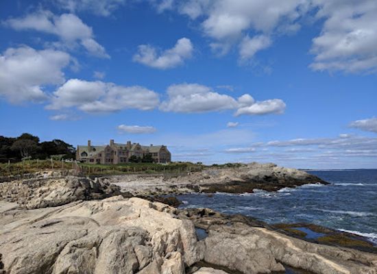 rhode-island/west-bay/landmark/rough-point