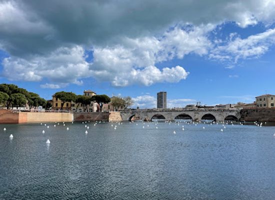 italy/rimini/landmark/piazza-sull-acqua