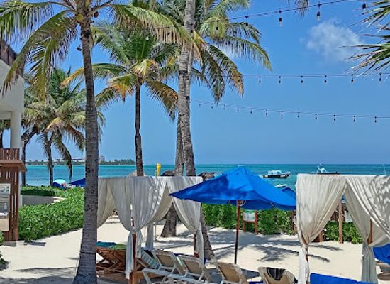 mexico/playa-del-carmen/landmark/marina-coco-beach