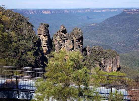australia/new-england/landmark/three-sisters-walk