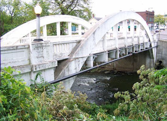 wisconsin/chippewa-valley/landmark/the-marsh-rainbow-arch-bridge