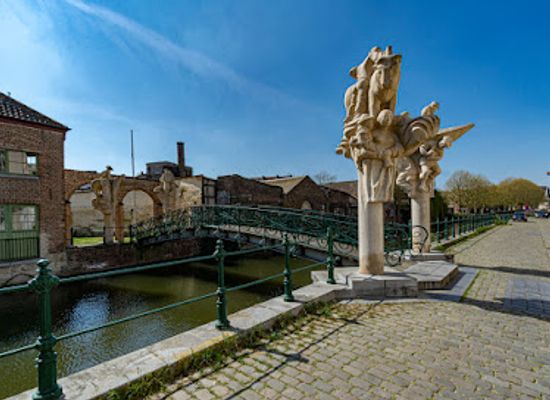 belgium/ghent/landmark/de-keizer-karelbrug-of-brug-der-keizerlijke-geneugten