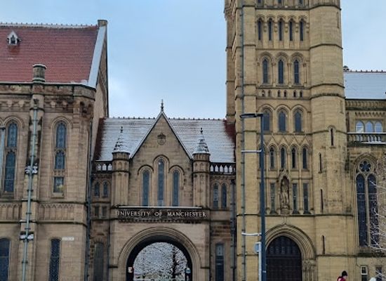 united-kingdom/manchester/landmark/the-queen-s-arch