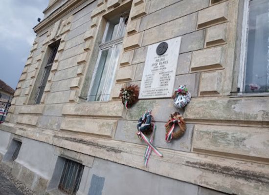 romania/sighisoara/landmark/boldog-apor-vilmos-memorial
