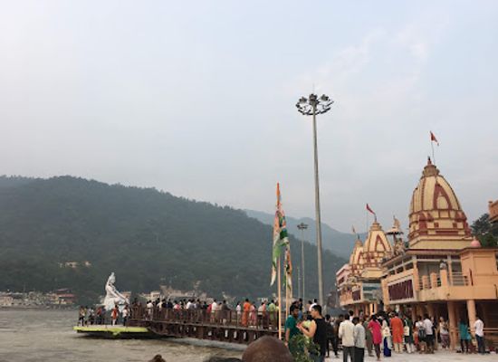 india/rishikesh/landmark/rishikesh-ganga-arti-purnanand-ghat-janki-jhula