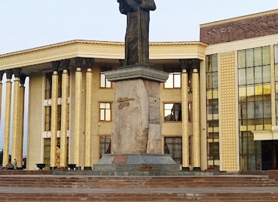 tajikistan/khujand/landmark/rudaki-monument