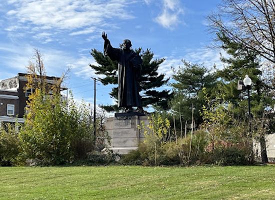 maryland/baltimore/landmark/martin-luther-monument