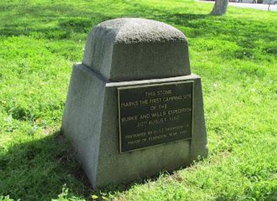 australia/northern-victoria/landmark/burke-and-wills-camp-1-monument