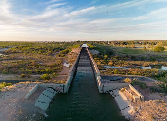 new-mexico/carlsbad/landmark/pecos-river-flume