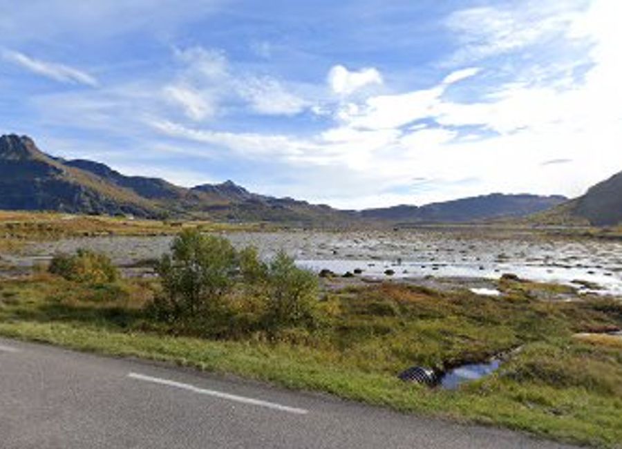 Discover the breathtaking views of Flakstadøya View Point, a must-visit destination in Norway's stunning Lofoten Islands, perfect for nature lovers and photographers alike.