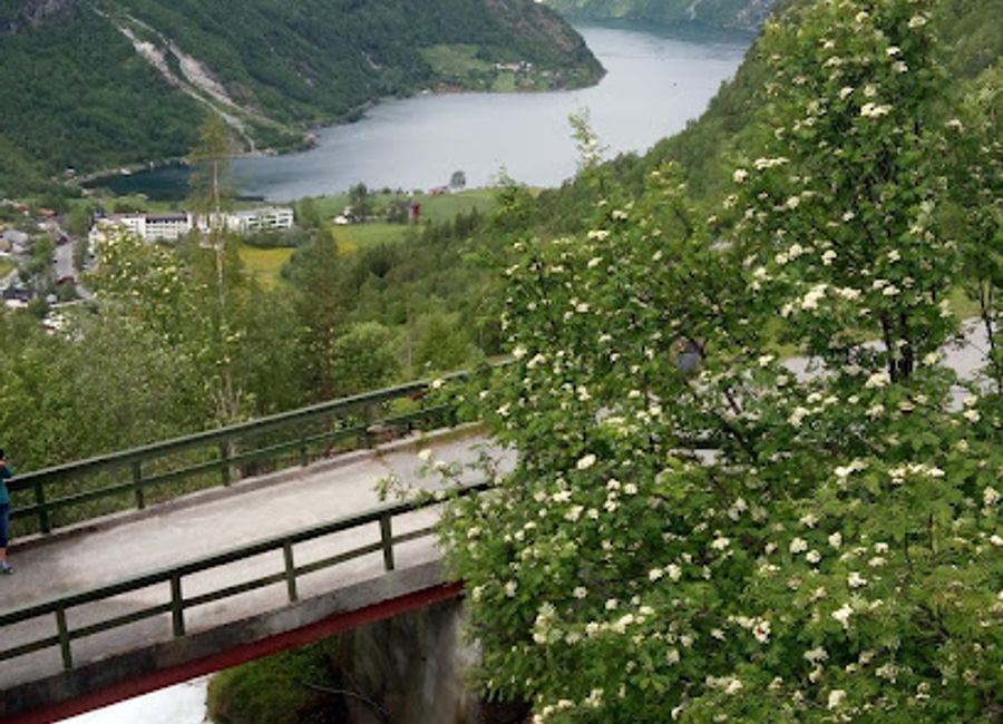 Experience the stunning beauty of Holebroa Waterfall, a must-visit scenic spot in Geiranger, Norway, perfect for nature lovers and photographers.