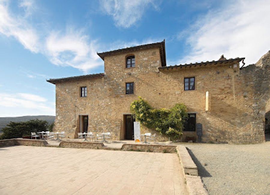 Explore Tuscany’s wine heritage at the Vernaccia di San Gimignano Wine Experience, where history and flavor intertwine in every sip of this iconic Italian wine.