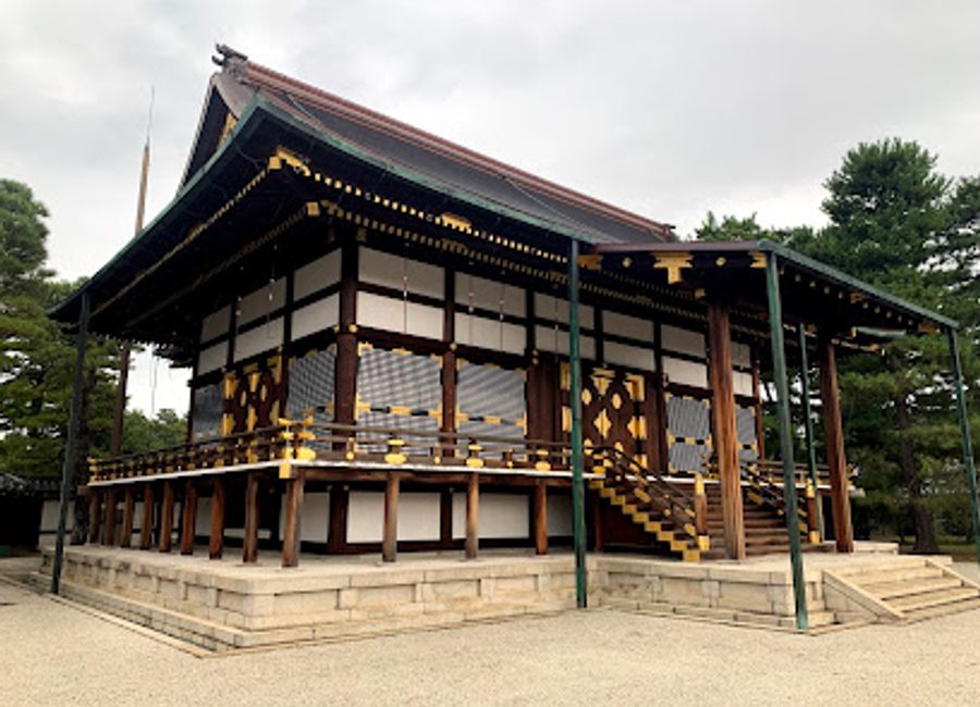 Explore the vibrant Kyoto Shinkyogoku Shopping Street, where tradition meets modern shopping and dining in the heart of Kyoto.