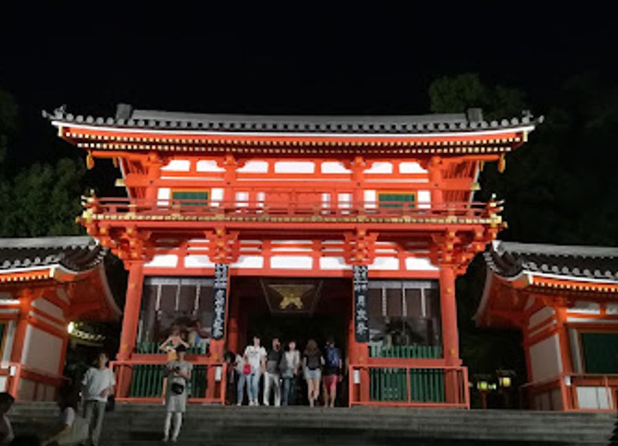 Explore the tranquil beauty and rich history of Kenninji Temple, a serene Zen Buddhist sanctuary in the heart of Kyoto, Japan.