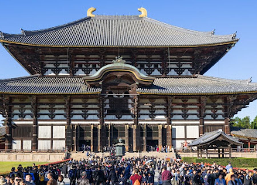Discover the awe-inspiring Todai-ji Daibutsuden in Nara, Japan, home to the Great Buddha and a testament to ancient Buddhist architecture.