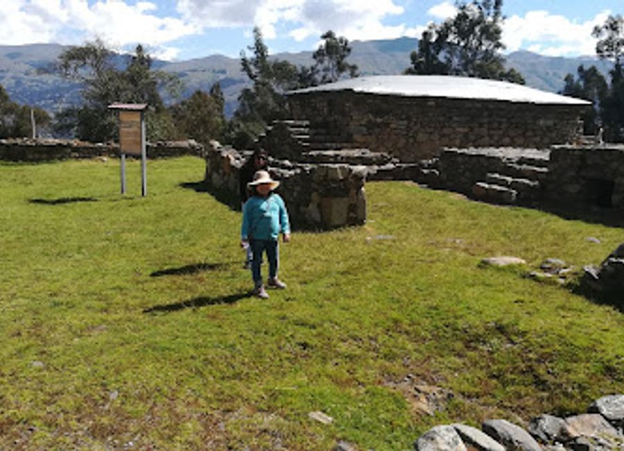 Explore the ancient wonder of Templo de Wilcahuain, an archaeological museum nestled in Peru's stunning highlands, rich in history and natural beauty.