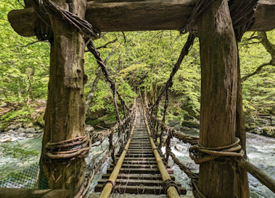 Discover the breathtaking Oku-Iya Double Vine Bridge in Tokushima, Japan—a unique blend of adventure, culture, and stunning landscapes.