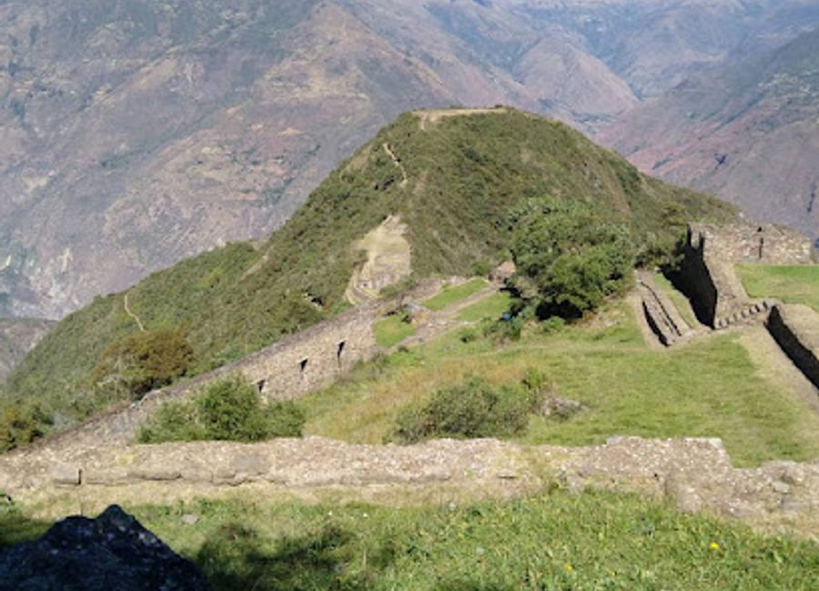 Explore the stunning Choquequirao Trail in Peru, a breathtaking hiking area leading to the ancient Incan ruins and showcasing stunning Andean landscapes.