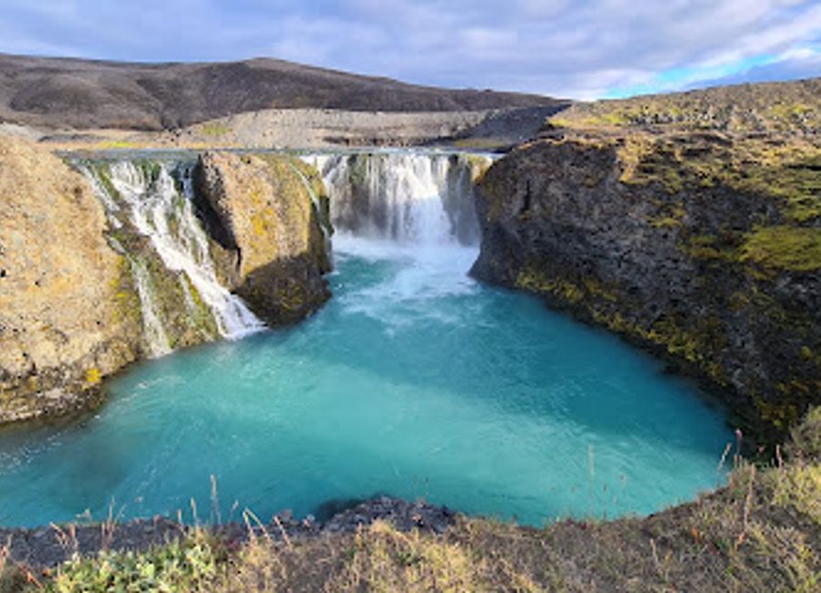 Explore the breathtaking beauty of Sigoldufoss, a stunning waterfall that showcases Iceland's natural wonders and unforgettable landscapes.