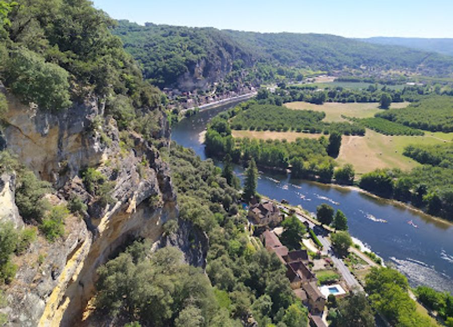 Explore the enchanting Marqueyssac Gardens in the Dordogne, where artful landscapes and breathtaking views create an unforgettable experience.